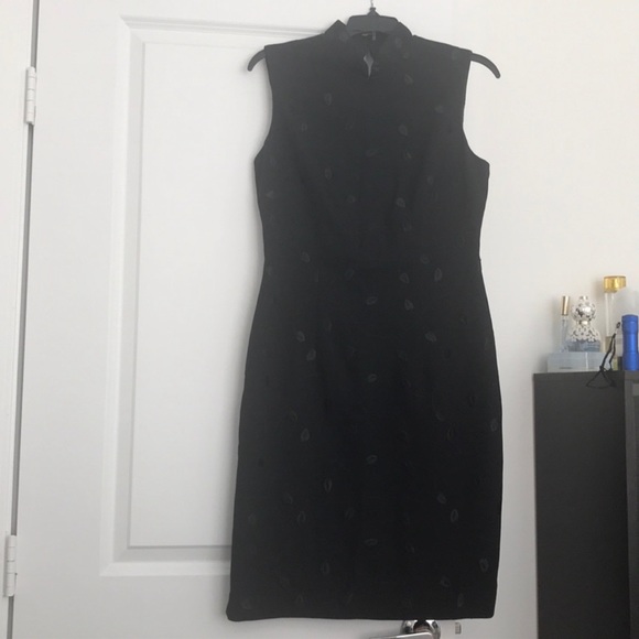 🆕 CACHE Mandarin Collar Embroidered Leaf Black Shift Dress - Picture 3 of 4
